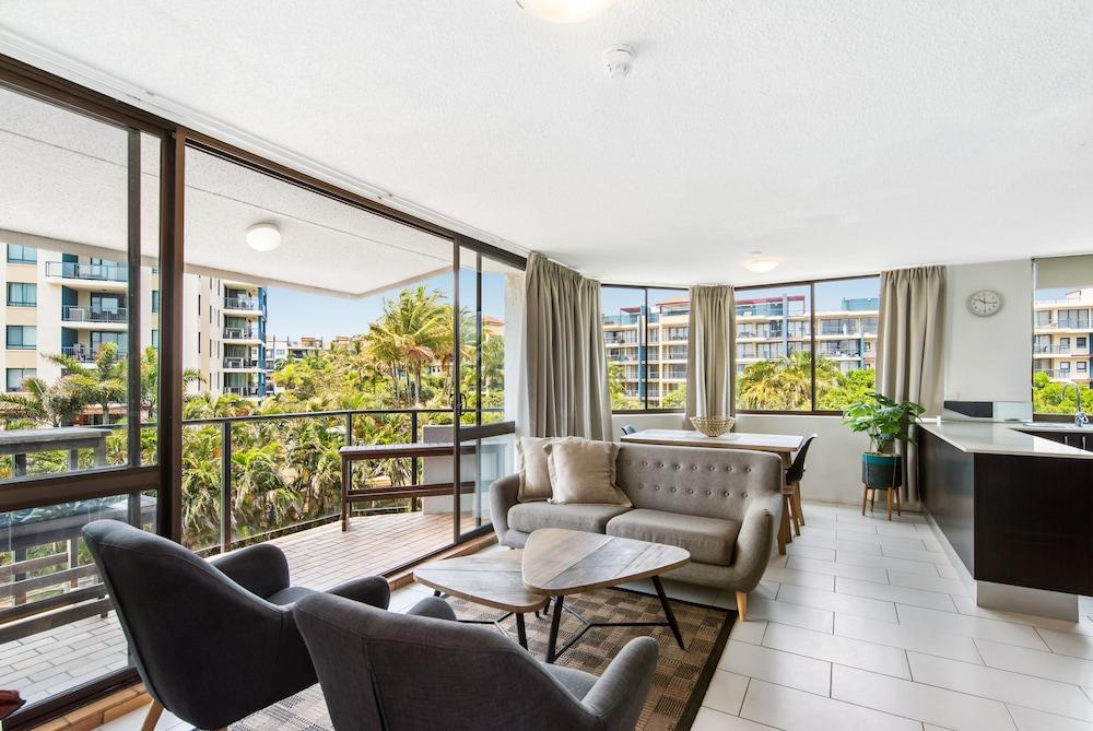 Mylos Holiday Apartments Alexandra Headland Exterior photo
