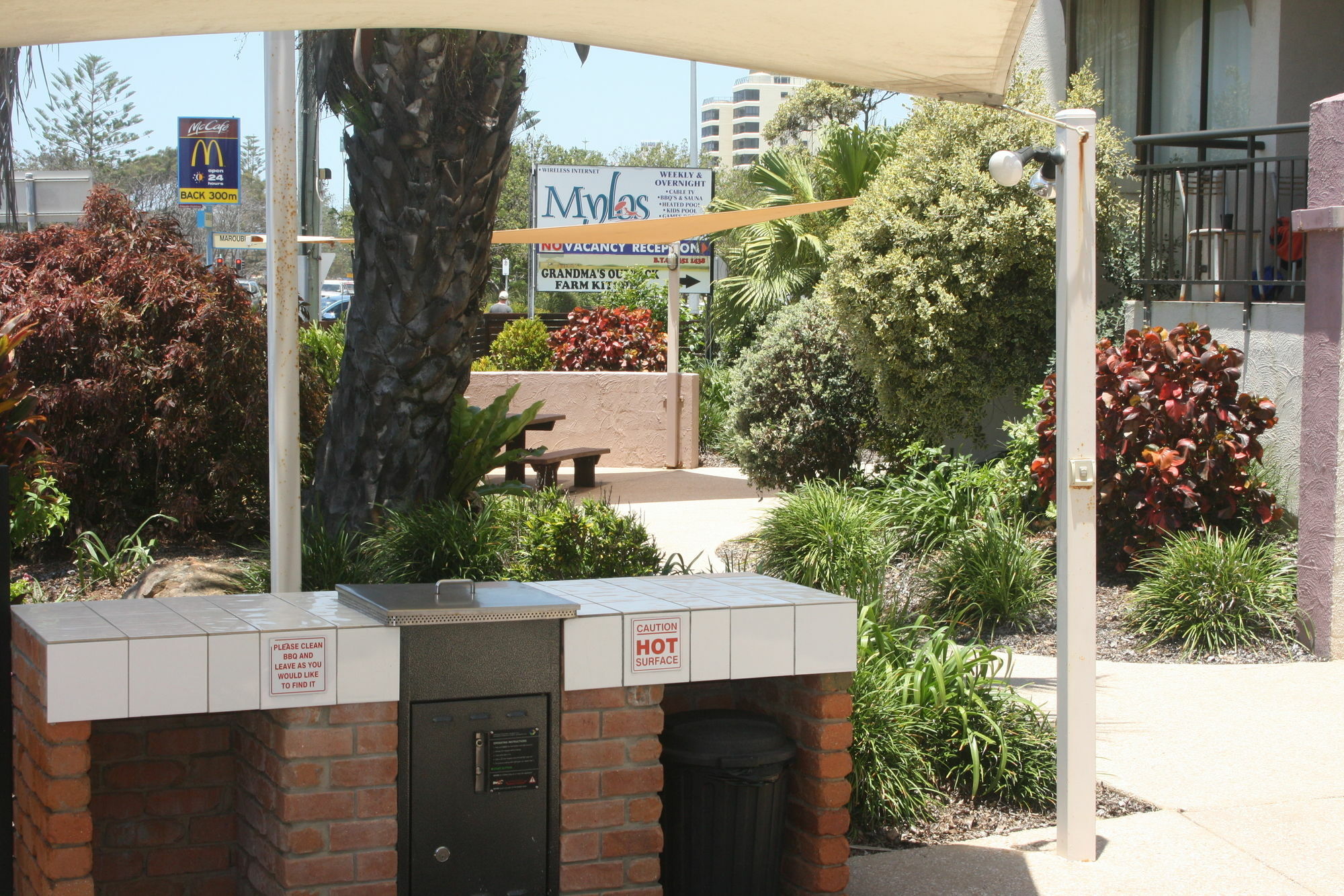 Mylos Holiday Apartments Alexandra Headland Exterior photo
