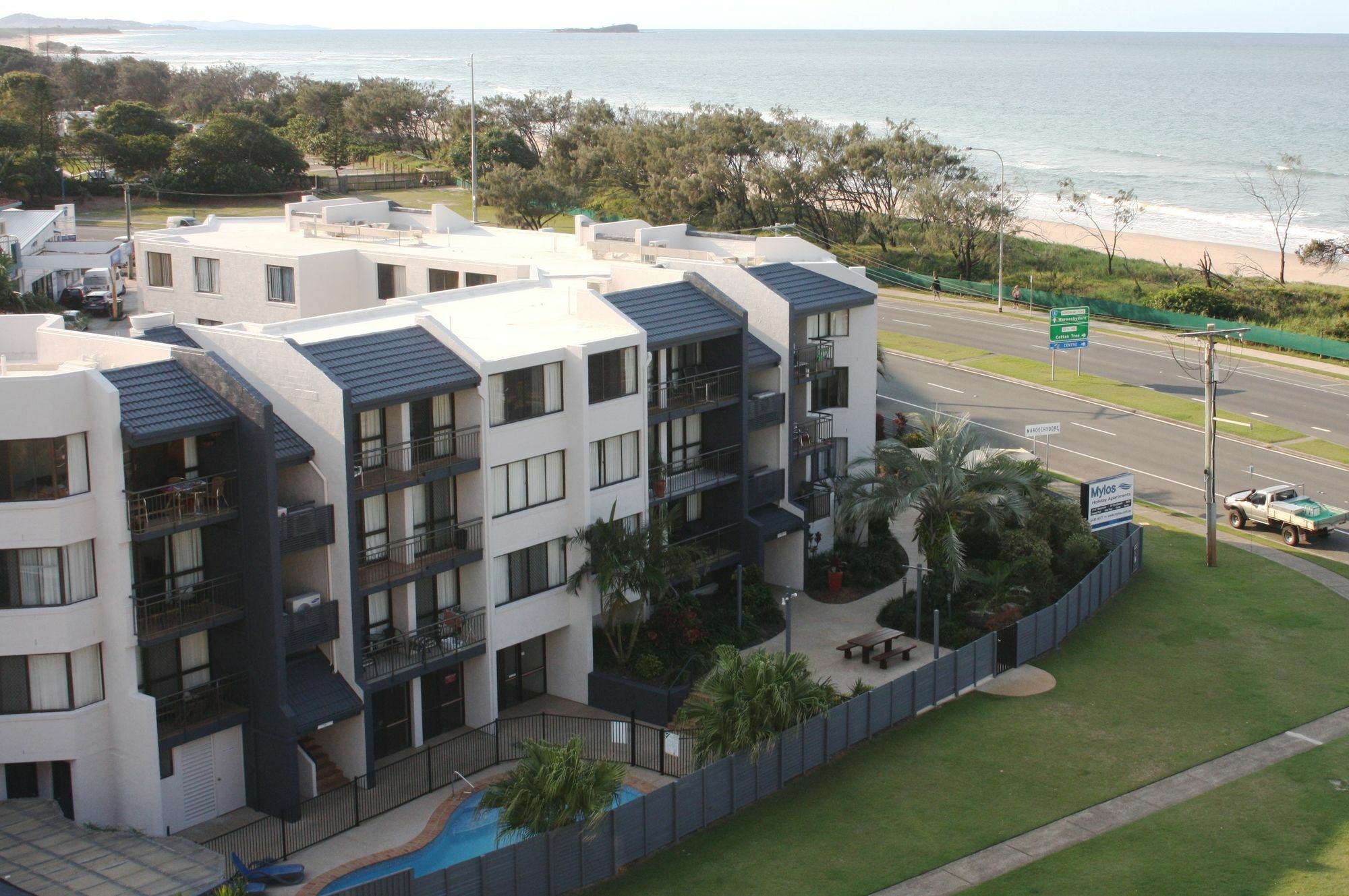 Mylos Holiday Apartments Alexandra Headland Exterior photo